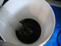 エアコンから出た洗浄液.JPGのサムネイル画像
