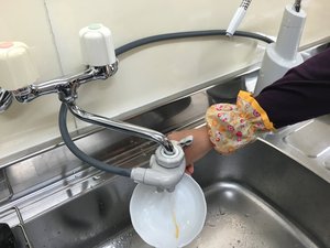 8_トイレ用_ラー油水で流す.JPG